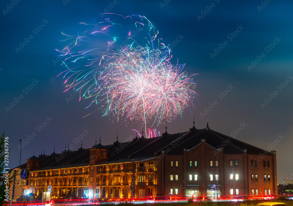 赤レンガ倉庫と横浜スパーリングトワイライト花火 Stock Photo Adobe Stock