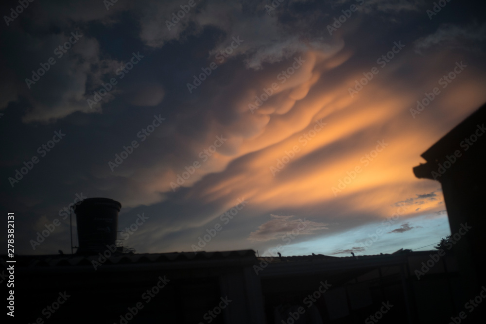 Fototapeta premium Atardecer en la ciudad