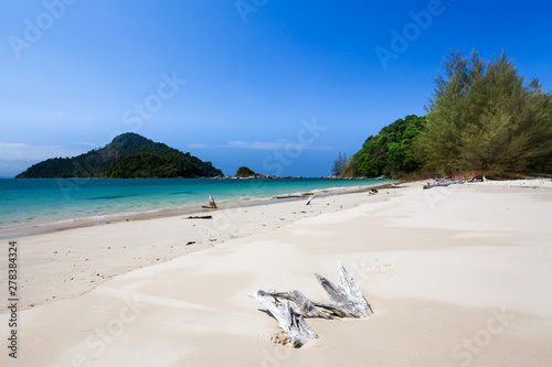 Fototapeta Naklejka Na Ścianę i Meble -  Picturesque tropical seascape on sunny summer.
