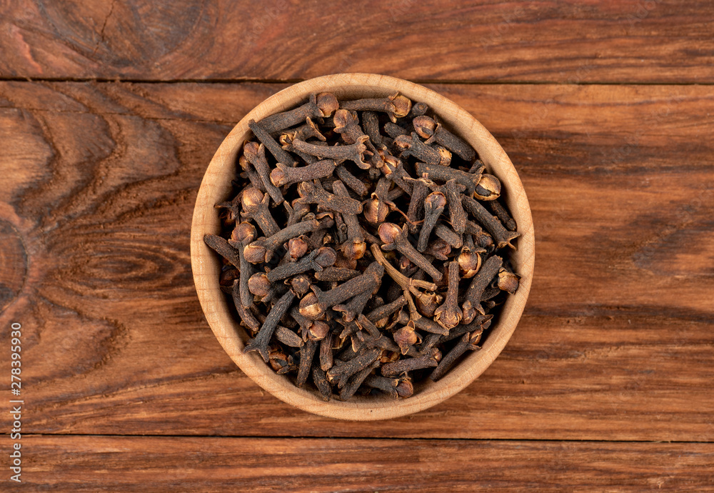 Dry cloves in bowl Dry cloves in bowl