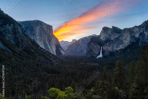 Yosemite Valley Tunnel View and sunrise in the morning, California