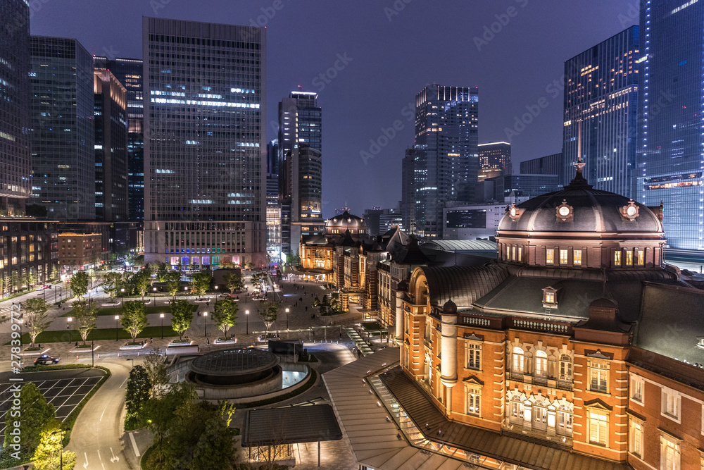 東京駅と丸の内の夜景