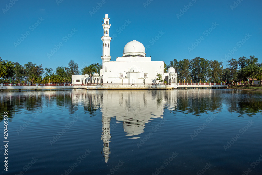 Obraz premium Floating Mosque in Kuala Terengganu, Malaysia