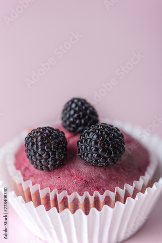 Muffins with blackberry, Delicious muffins with raspberries - sweet food