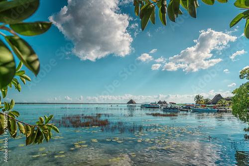 Fotografia The lake is seven shades of blue