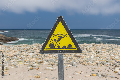 Signal not dive headfirst into the sea, horizontal photo
