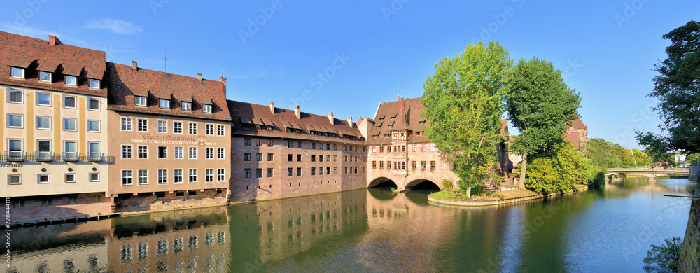 Altstadt Nürnberg - Heilig Geist Spital mit Pegnitz