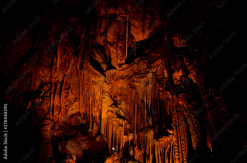 Shenandoah Caverns formations stalactite, pillar, stalagmite - obrazy, fototapety, plakaty 