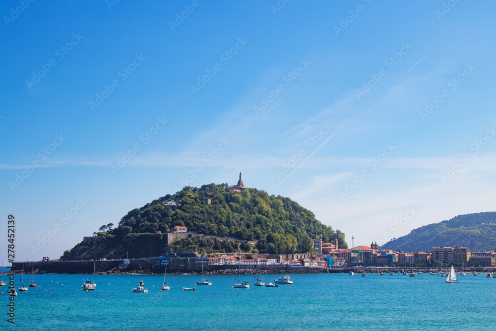 Naklejka premium island of saint clear in San Sebastian, Guipuzcoa, Spain