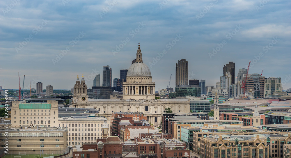 Fototapeta premium London skyline including st paul cathedral at cloudy day 