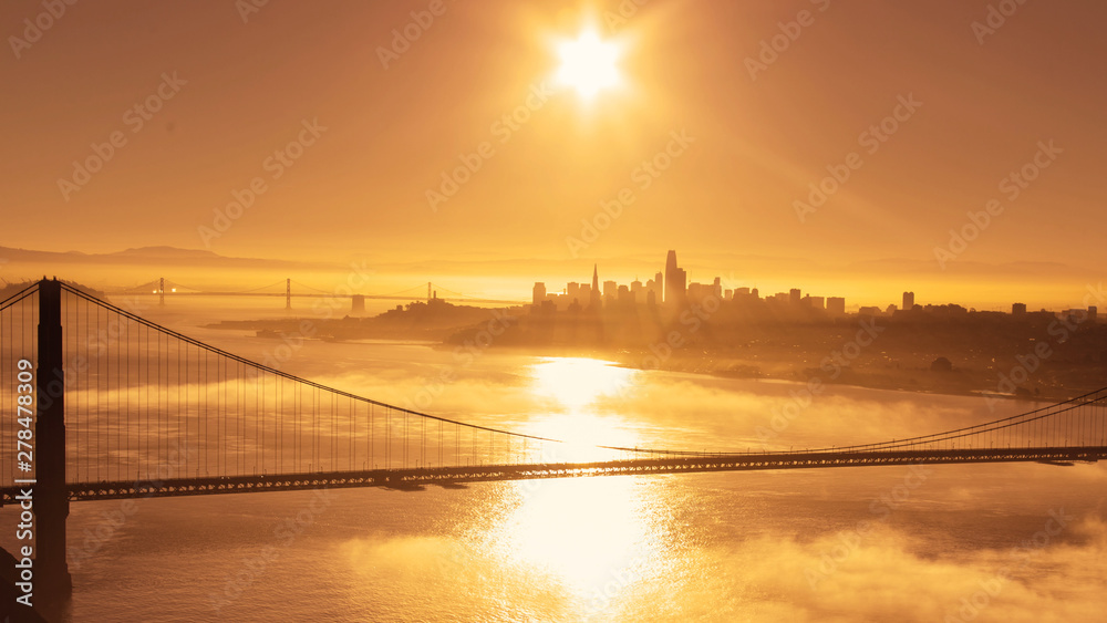 Fototapeta premium Golden Sunrise over San Francisco