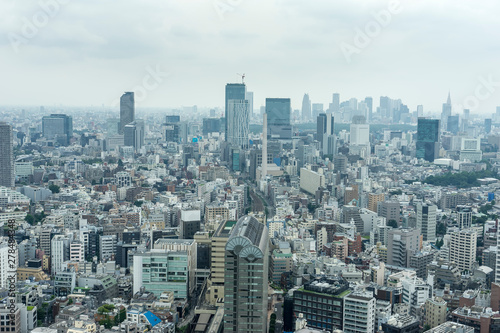 梅雨空の東京　高層ビルからの眺望 © EISAKU SHIRAYAMA