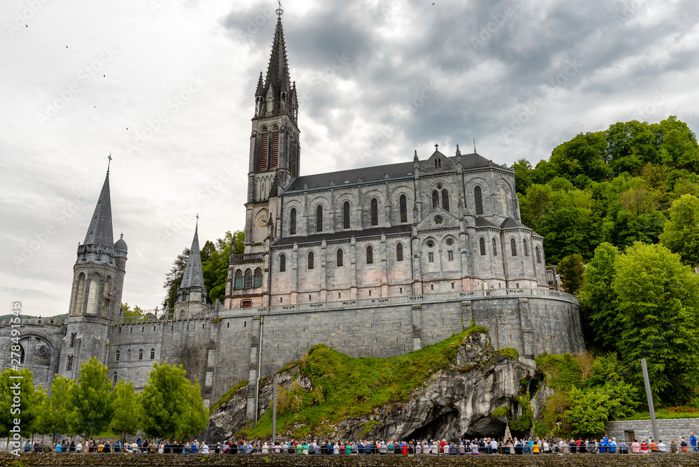 Obraz premium View of the basilica of Lourdes in France