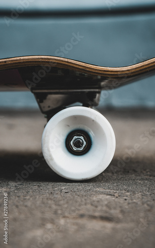 Skateboard wheel