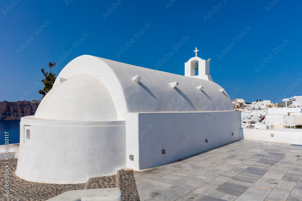 Naklejka premium View of village Oia in Santorini, Greece