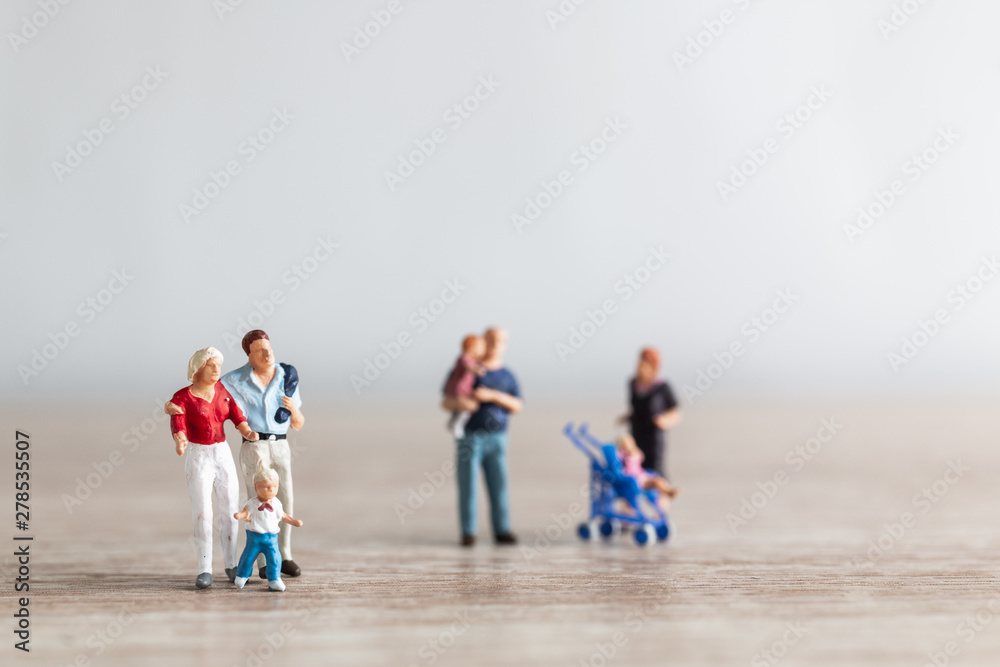 Naklejka premium Miniature people : Parents with children walking outdoor , Happy family concept