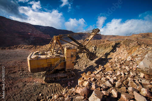  excavator in a copper mine © Евгений Мирошниченко