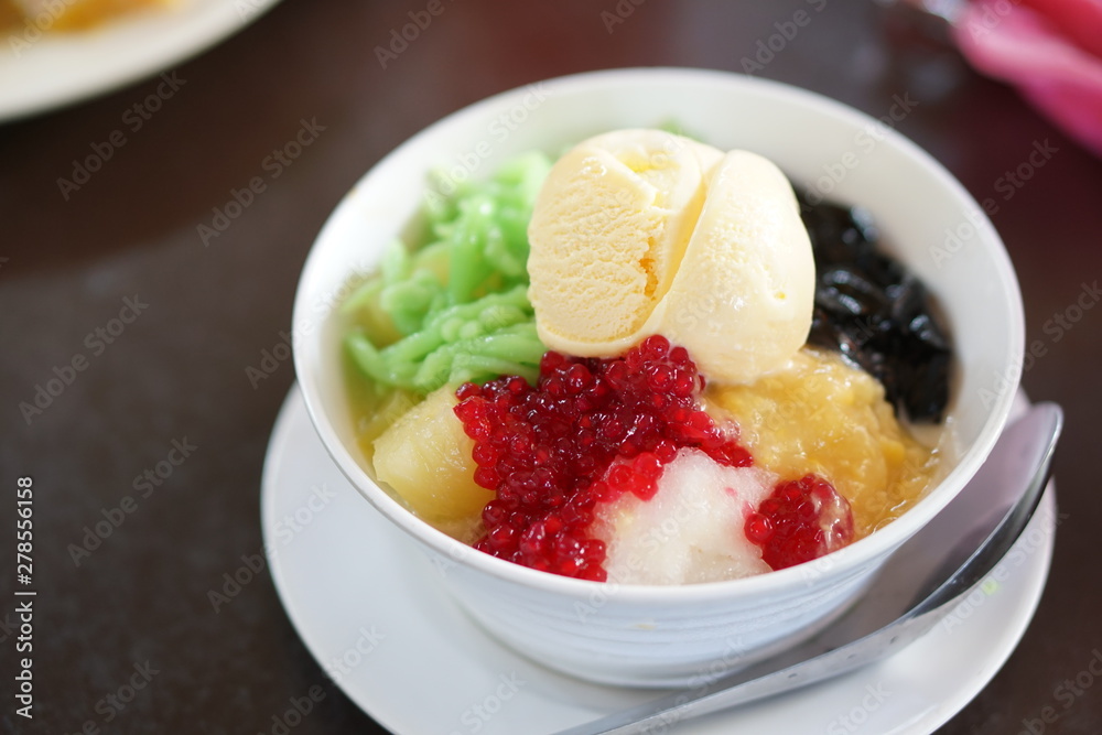 Ice kacang, ABC, cendol with ice cream asian dessert Stock Photo