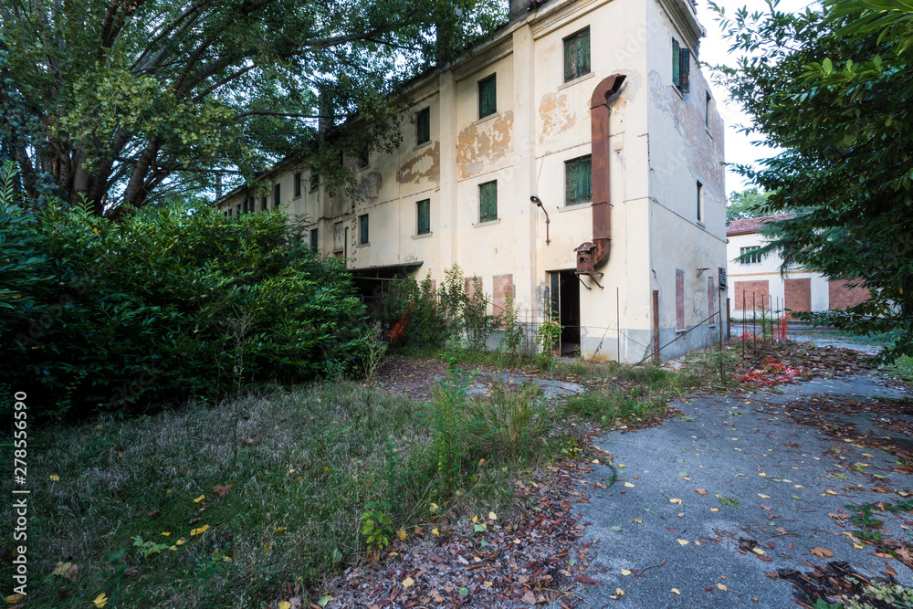 Urban exploration / Abandoned psychiatric hospital