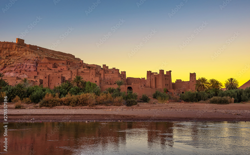 Fototapeta premium Sunset above ancient city of Ait Benhaddou in Morocco