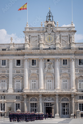 Cambio de la guardia real de Madrid en el palacio real