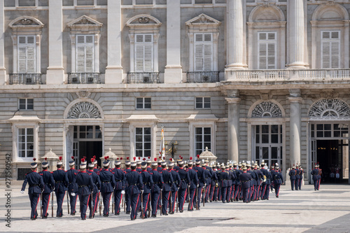 Cambio de la guardia real de Madrid en el palacio real