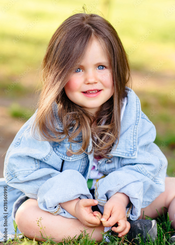 Fototapeta premium portrait of little girl outdoors in summer
