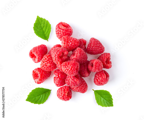 Fotografie, Obraz ripe raspberries isolated on white background. top view