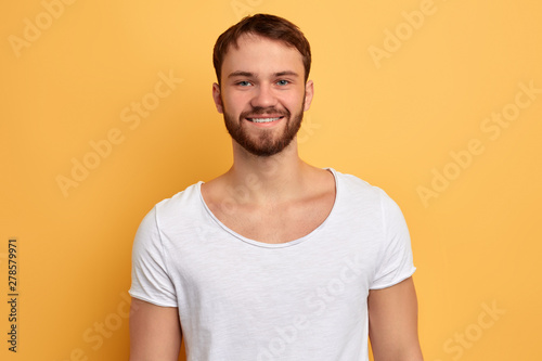 Smiling young handsome good looking man in white t-shirt looking at the camera. close up photo. happiness, lifestyle, free time. spare time. beauty