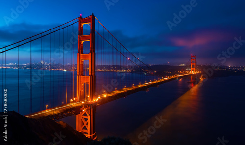 Fototapeta Naklejka Na Ścianę i Meble -  San Francisco's Golden Gate Bridge at dawn from Marin County