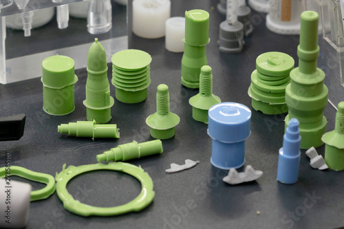 Картината върху платно high precision rubber and polymer part manufacturing by plasting injection machi
