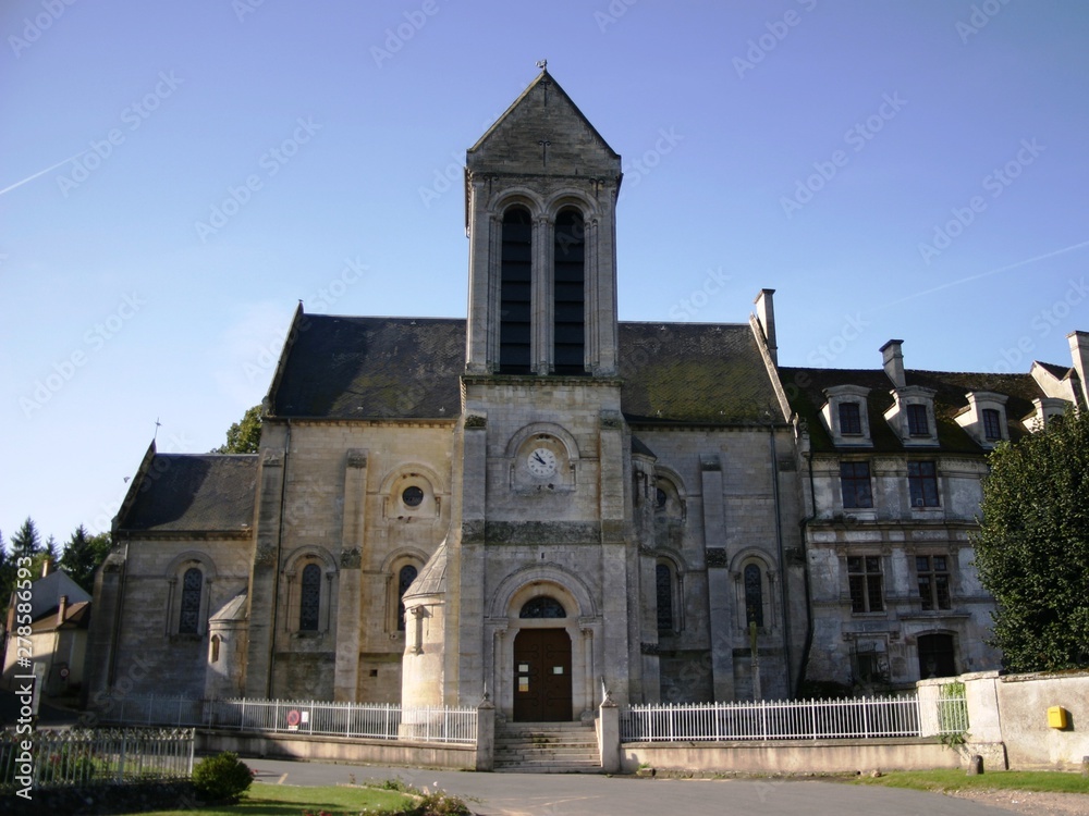 l'église et le château d'Ambleville