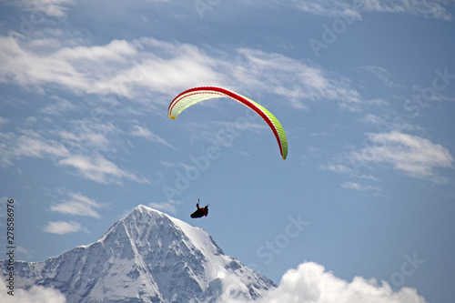 Paragliding im Berner-Oberland, Schweiz
