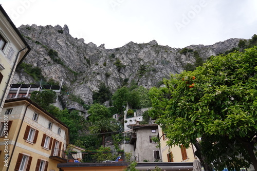 Das Felsmassiv hinter Limone sul Garda