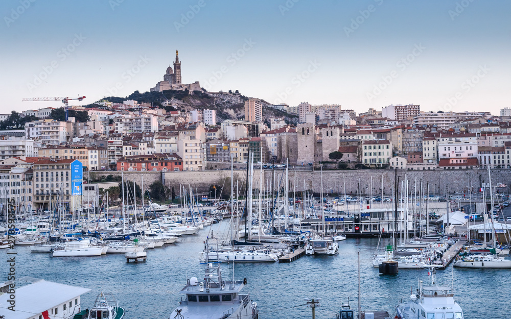 Vista panorámica del centro histórico de Marsella, Francia