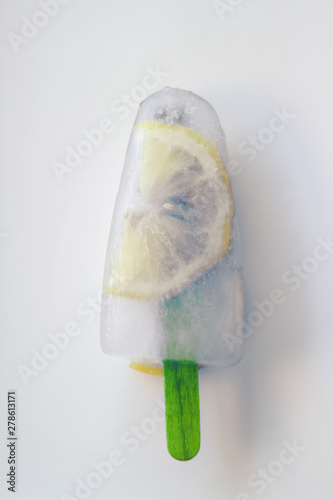 Bild auf Leinwand lemon ice pole on summer