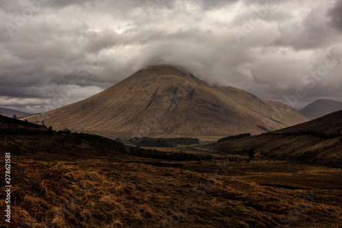 Die Highlands von Schottland bei dichter Wolkendecke