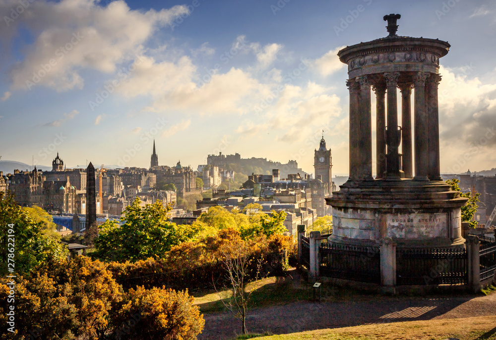 Ausblick über Edinburgh vom berühmten Calton Hill, Schottland