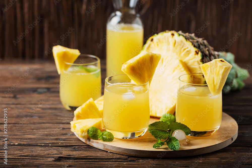 Fototapeta premium Fresh summer pineapple juice