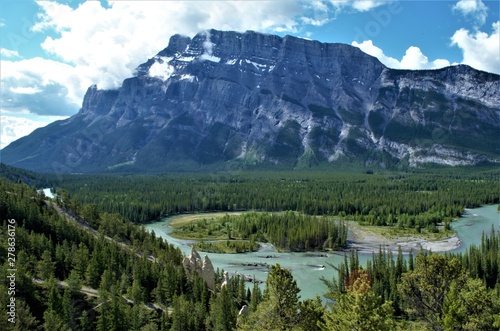 The majestic mountains, beautiful lakes and trails of the Canadian Rockies in Banff National Parks attracts outdoor adventure lovers from around the world.s