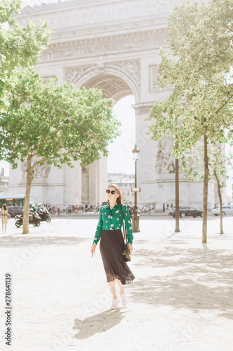 tourist tour sights paris woman ladies handbag smartphone © yuriy