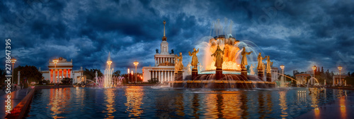 Fotografie, Obraz Famous Moscow Fountain Friendship of Nations  at late evening