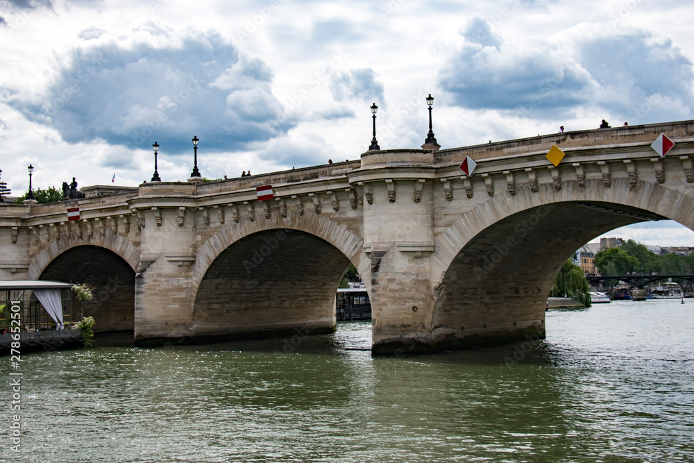 Puente en París