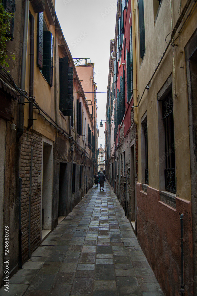 Fototapeta premium narrow street in venice italy