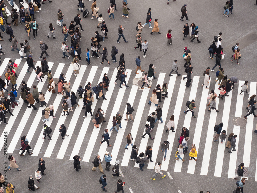 Naklejka premium 渋谷駅前のスクランブル交差点