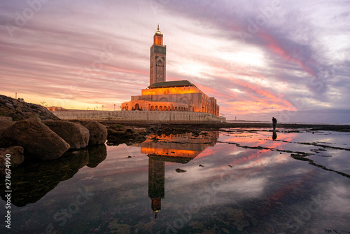 Cuadro en lienzo The Hassan II Mosque at the night in Casablanca,