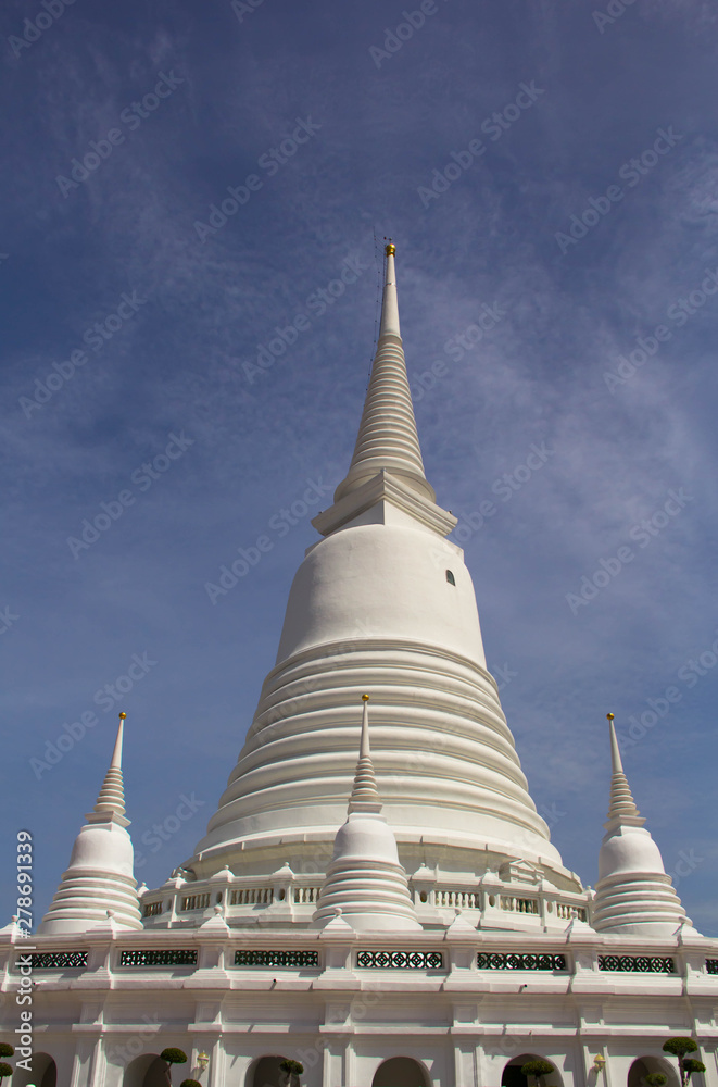 Fototapeta premium big white pagoda on blue sky