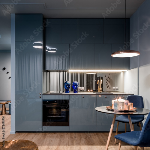 Foto Small and elegant kitchen area