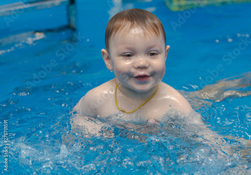 little boy swims in the pool © DmitryDolgikh