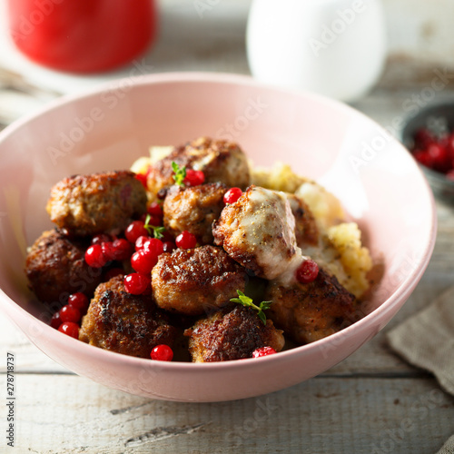 Meatballs with potato and red berries